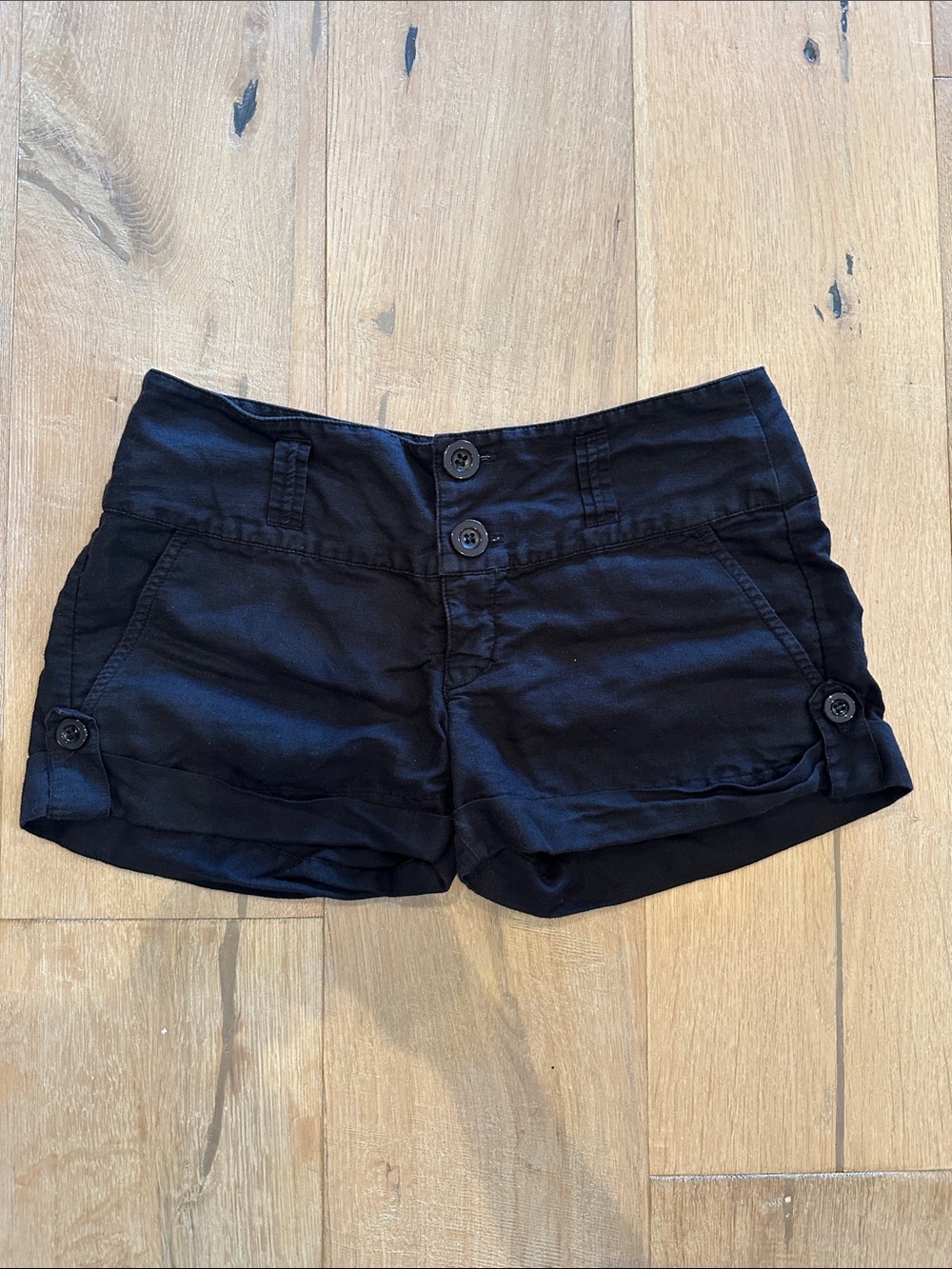 SPLENDID Brand Black Low Waist Double-Button Rolled Hem Shorts